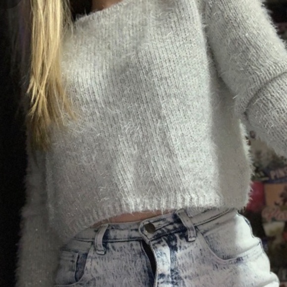 ABERCROMBIE FLUFFY WHITE SWEATER - Picture 3 of 4
